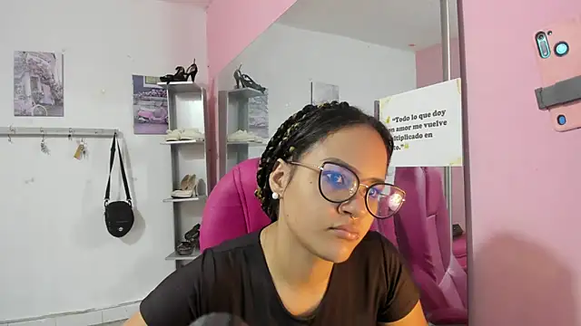 Snapshot of CAMILA--REY chatting on February 14, 2026, 11:32 am CAMILA--REY online show from February 14, 2026, 11:32 am