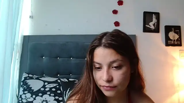 Snapshot of 3littleschoolteens chatting on May 21, 2026, 5:54 pm 3littleschoolteens online show from May 21, 2026, 5:54 pm