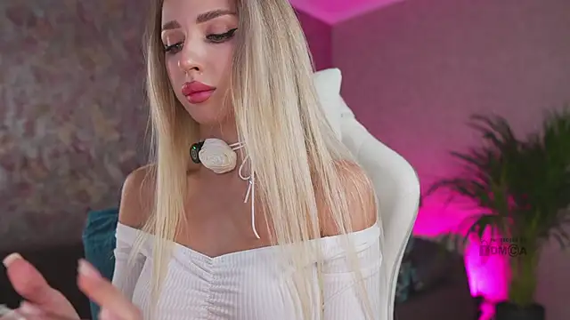 misstics  online show from September 9, 2025, 6:28 pm