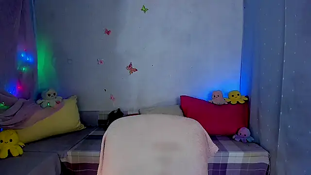 Snapshot of LickLizzy chatting on October 29, 2025, 2:43 am LickLizzy online show from October 29, 2025, 2:43 am