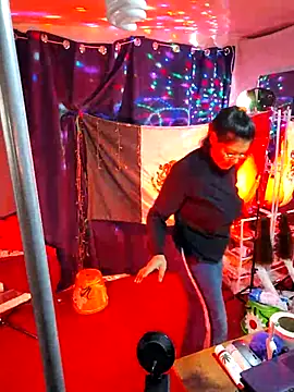 Snapshot of LaInsaciableIntensa chatting on November 9, 2025, 10:25 pm LaInsaciableIntensa online show from November 9, 2025, 10:25 pm