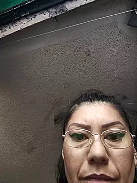 Snapshot of LaInsaciableIntensa chatting on November 19, 2025, 9:04 pm LaInsaciableIntensa online show from November 19, 2025, 9:04 pm