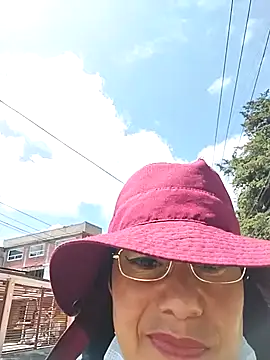 Snapshot of LaInsaciableIntensa chatting on September 29, 2025, 5:51 pm LaInsaciableIntensa online show from September 29, 2025, 5:51 pm