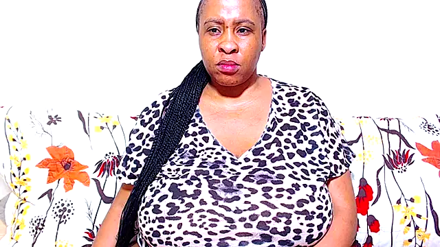 Snapshot of Ebonylovelyx chatting on November 13, 2025, 3:32 am Ebonylovelyx online show from November 13, 2025, 3:32 am