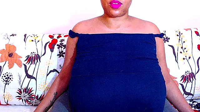 Snapshot of Ebonylovelyx chatting on December 15, 2025, 5:46 am Ebonylovelyx online show from December 15, 2025, 5:46 am