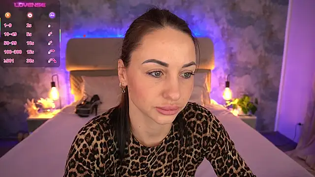 KristiiMax online show from November 25, 2025, 10:48 am