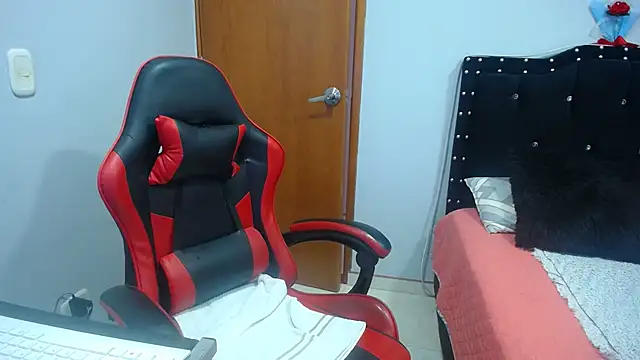 Snapshot of Ursulawhite69 chatting on February 18, 2026, 4:47 pm Ursulawhite69 online show from February 18, 2026, 4:47 pm