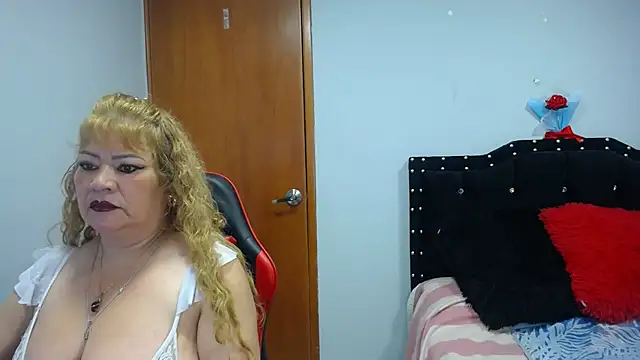 Snapshot of Ursulawhite69 chatting on February 24, 2026, 12:22 am Ursulawhite69 online show from February 24, 2026, 12:22 am