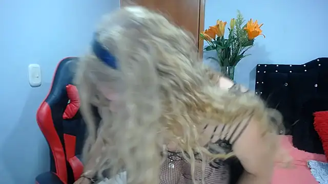 Ursulawhite69 online show from June 25, 2026, 1:47 am