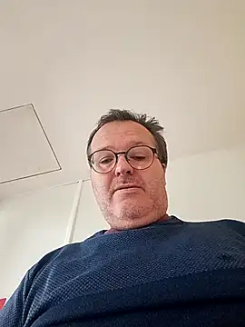 Snapshot of mike9473 chatting on September 26, 2025, 8:21 am mike9473 online show from September 26, 2025, 8:21 am