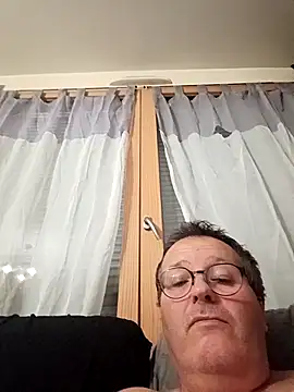 Snapshot of mike9473 chatting on September 23, 2025, 9:44 pm mike9473 online show from September 23, 2025, 9:44 pm