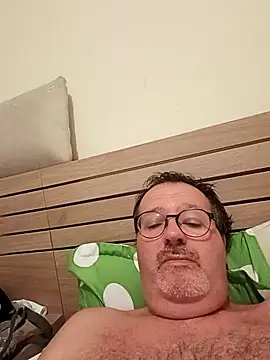 Snapshot of mike9473 chatting on October 4, 2025, 9:05 pm mike9473 online show from October 4, 2025, 9:05 pm