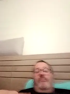 Snapshot of mike9473 chatting on November 2, 2025, 4:01 pm mike9473 online show from November 2, 2025, 4:01 pm