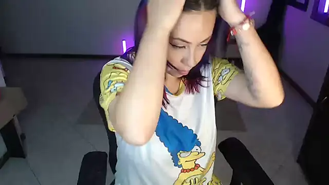 charlottezoe15 online show from April 5, 2026, 8:21 am