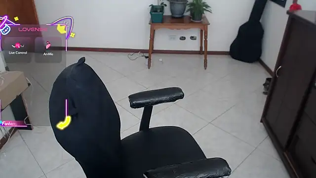 charlottezoe15 online show from November 13, 2025, 5:39 pm