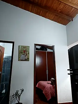 Snapshot of LunaZambrano chatting on February 4, 2026, 1:50 pm LunaZambrano online show from February 4, 2026, 1:50 pm