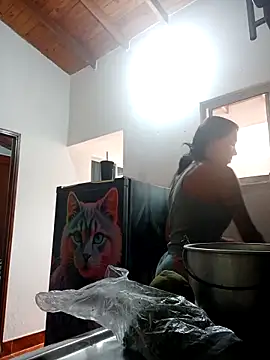 Snapshot of LunaZambrano chatting on November 20, 2025, 2:07 pm LunaZambrano online show from November 20, 2025, 2:07 pm