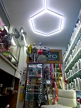 Snapshot of LunaZambrano chatting on November 13, 2025, 7:40 pm LunaZambrano online show from November 13, 2025, 7:40 pm