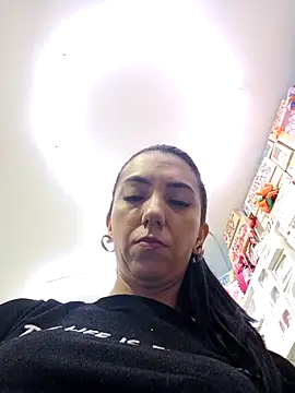 Snapshot of LunaZambrano chatting on March 2, 2026, 5:31 pm LunaZambrano online show from March 2, 2026, 5:31 pm