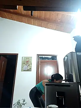 Snapshot of LunaZambrano chatting on February 19, 2026, 2:47 pm LunaZambrano online show from February 19, 2026, 2:47 pm