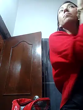 Snapshot of LunaZambrano chatting on February 10, 2026, 3:33 pm LunaZambrano online show from February 10, 2026, 3:33 pm