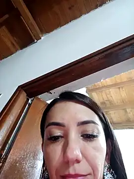 Snapshot of LunaZambrano chatting on December 17, 2025, 4:17 am LunaZambrano online show from December 17, 2025, 4:17 am