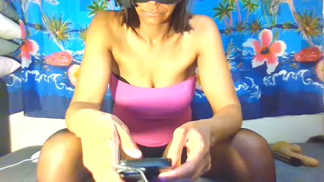 Snapshot of laetitiafun chatting on March 8, 2025, 10:13 pm laetitiafun online show from March 8, 2025, 10:13 pm