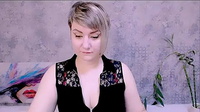 Djullia online show from November 17, 2025, 6:17 am