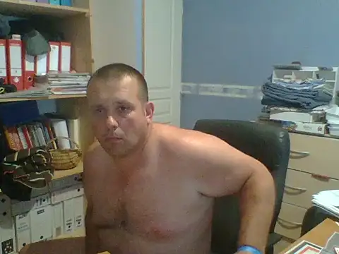 manubm03 online show from June 14, 2026, 4:41 pm