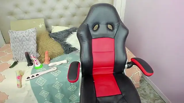 mila katts online show from March 11, 2025, 5:57 am