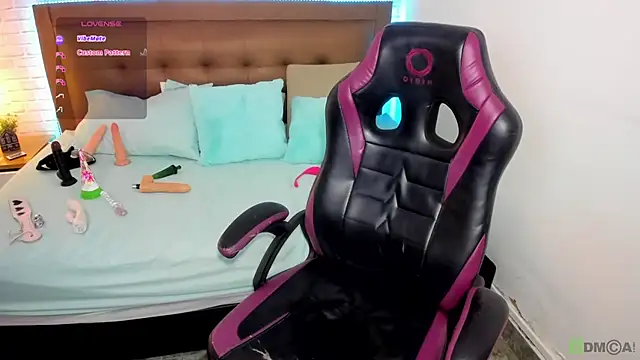 mila katts online show from November 7, 2025, 3:55 am