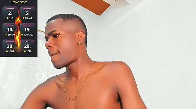 Snapshot of santi_brown chatting on March 10, 2025, 10:45 pm santi brown online show from March 10, 2025, 10:45 pm