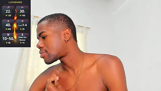 Snapshot of santi_brown chatting on February 17, 2025, 9:43 pm santi brown online show from February 17, 2025, 9:43 pm