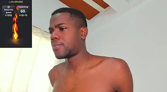 Snapshot of santi_brown chatting on March 19, 2025, 7:27 pm santi brown online show from March 19, 2025, 7:27 pm