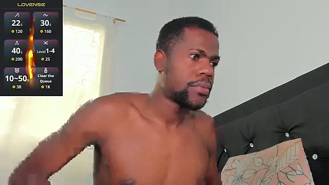 Snapshot of santi_brown chatting on October 10, 2025, 4:41 pm santi brown online show from October 10, 2025, 4:41 pm