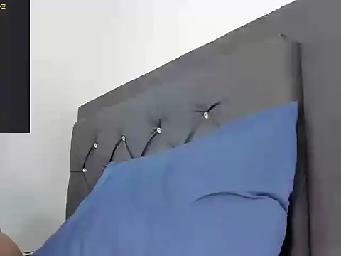 Snapshot of santi_brown chatting on November 14, 2025, 9:40 pm santi brown online show from November 14, 2025, 9:40 pm