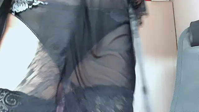 Snapshot of sensualEmilia chatting on March 2, 2025, 10:23 pm sensualEmilia online show from March 2, 2025, 10:23 pm