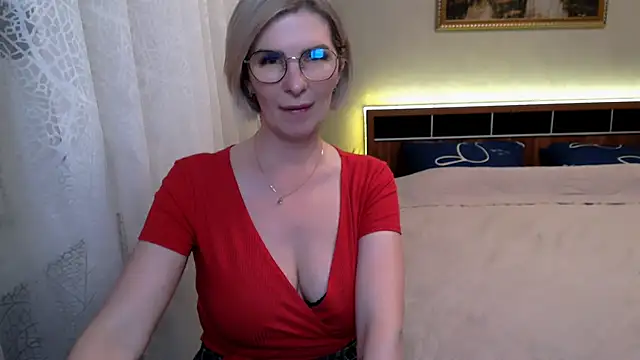 Snapshot of sensualEmilia chatting on May 11, 2026, 6:27 pm sensualEmilia online show from May 11, 2026, 6:27 pm