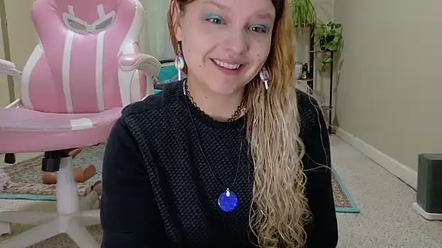 Emihaze online show from March 10, 2026, 5:28 pm