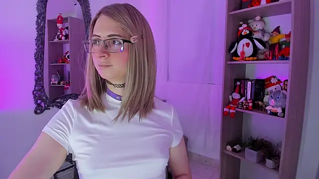 KimberlyJohnsoon online show from December 3, 2025, 3:22 pm