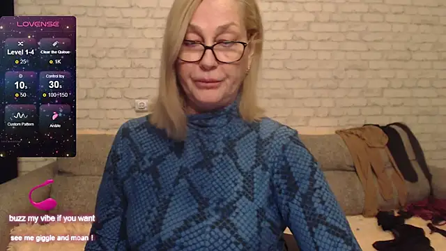 Snapshot of IlariaCetoi chatting on March 12, 2025, 2:12 pm IlariaCetoi online show from March 12, 2025, 2:12 pm