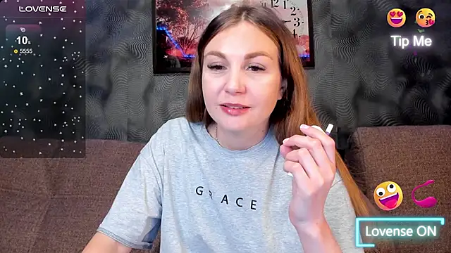 Snapshot of CassieMils chatting on November 4, 2025, 10:52 am CassieMils online show from November 4, 2025, 10:52 am