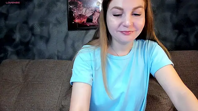 Snapshot of CassieMils chatting on November 5, 2025, 4:21 pm CassieMils online show from November 5, 2025, 4:21 pm