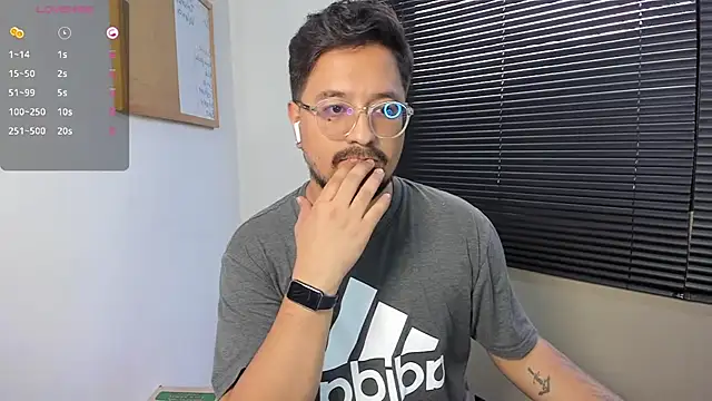 Snapshot of DaviidEvans_ chatting on December 17, 2024, 10:22 pm DaviidEvans online show from December 17, 2024, 10:22 pm