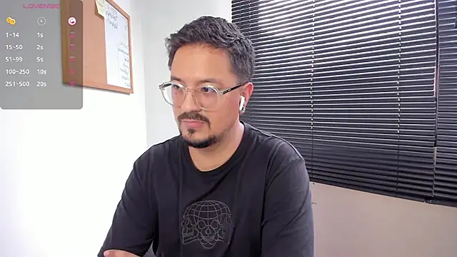 Snapshot of DaviidEvans_ chatting on December 31, 2024, 5:29 pm DaviidEvans online show from December 31, 2024, 5:29 pm