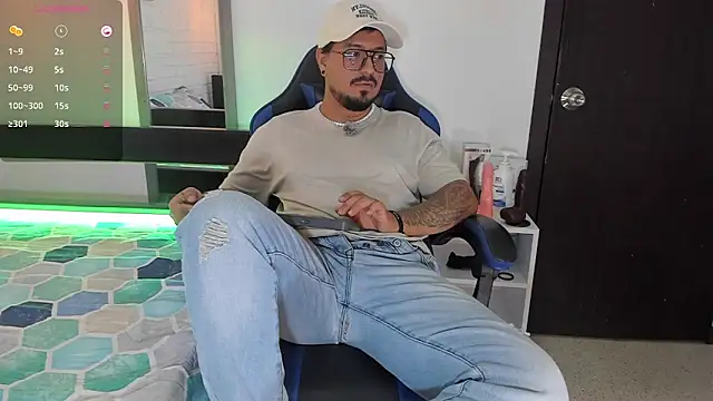 Snapshot of DaviidEvans_ chatting on October 4, 2025, 11:01 am DaviidEvans online show from October 4, 2025, 11:01 am