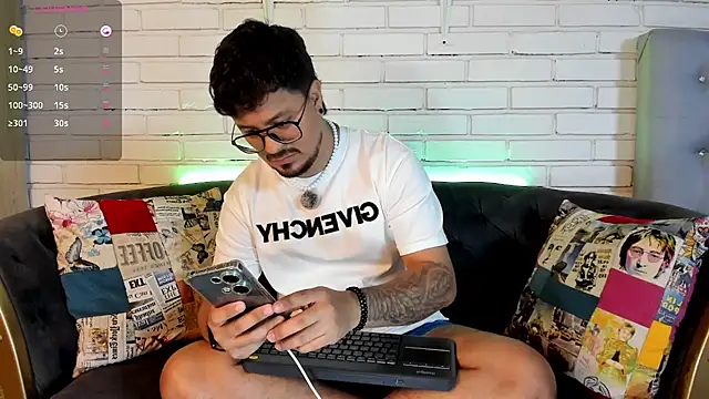 Snapshot of DaviidEvans_ chatting on November 28, 2025, 2:28 pm DaviidEvans online show from November 28, 2025, 2:28 pm