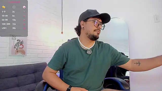 Snapshot of DaviidEvans_ chatting on December 20, 2025, 4:43 pm DaviidEvans online show from December 20, 2025, 4:43 pm