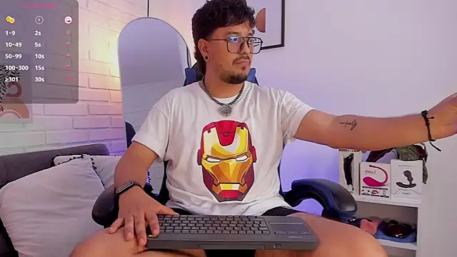 Snapshot of DaviidEvans_ chatting on January 11, 2026, 4:30 am DaviidEvans online show from January 11, 2026, 4:30 am