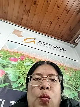   valentina18 online show from May 27, 2026, 12:34 pm